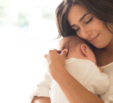 la lactancia materna tiene muchas ventajas para la madre y el bebé / Stillen hat viele Vorzüge für Mutter und Kind