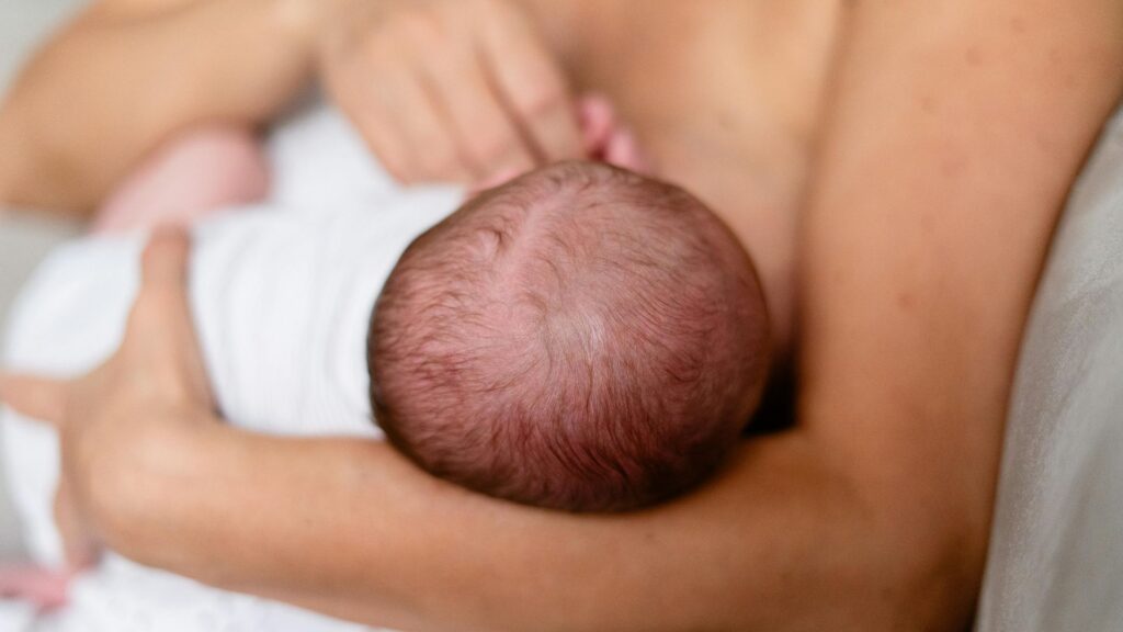 start to prepare for breastfeeding during pregnancy / bereiten Sie sich schon in der Schwangerschaft auf das Stillen vor